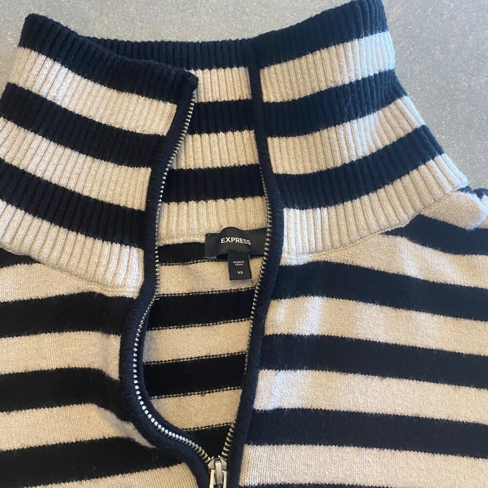Express XS half ziip sweater - like new condition - Picture 5 of 5